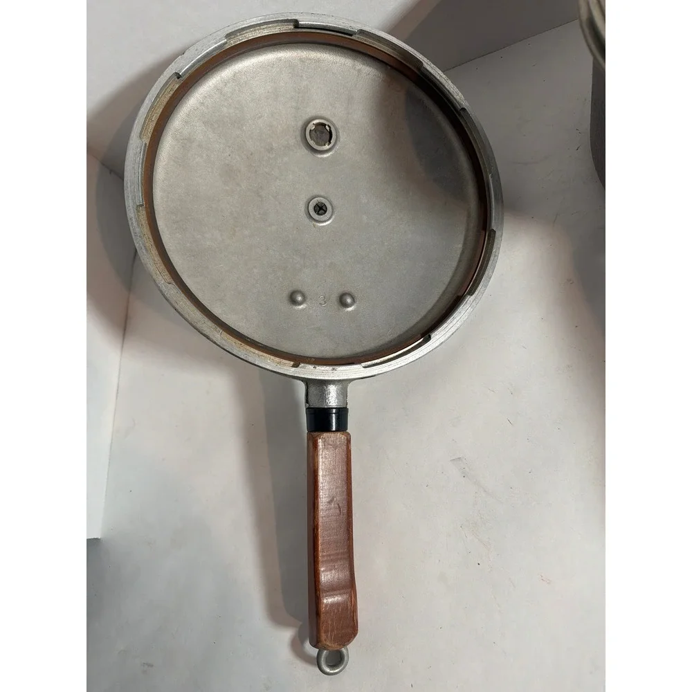 Vintage Presto Pressure Cooker 4 Qt Model 40 Cast Aluminum Wood Handles 46-6